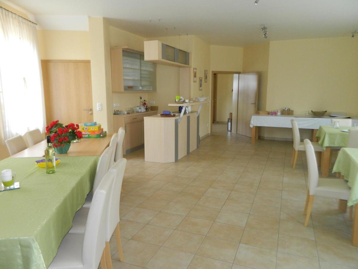 Gaestehaus Borniger Gau-Weinheim Esterno foto